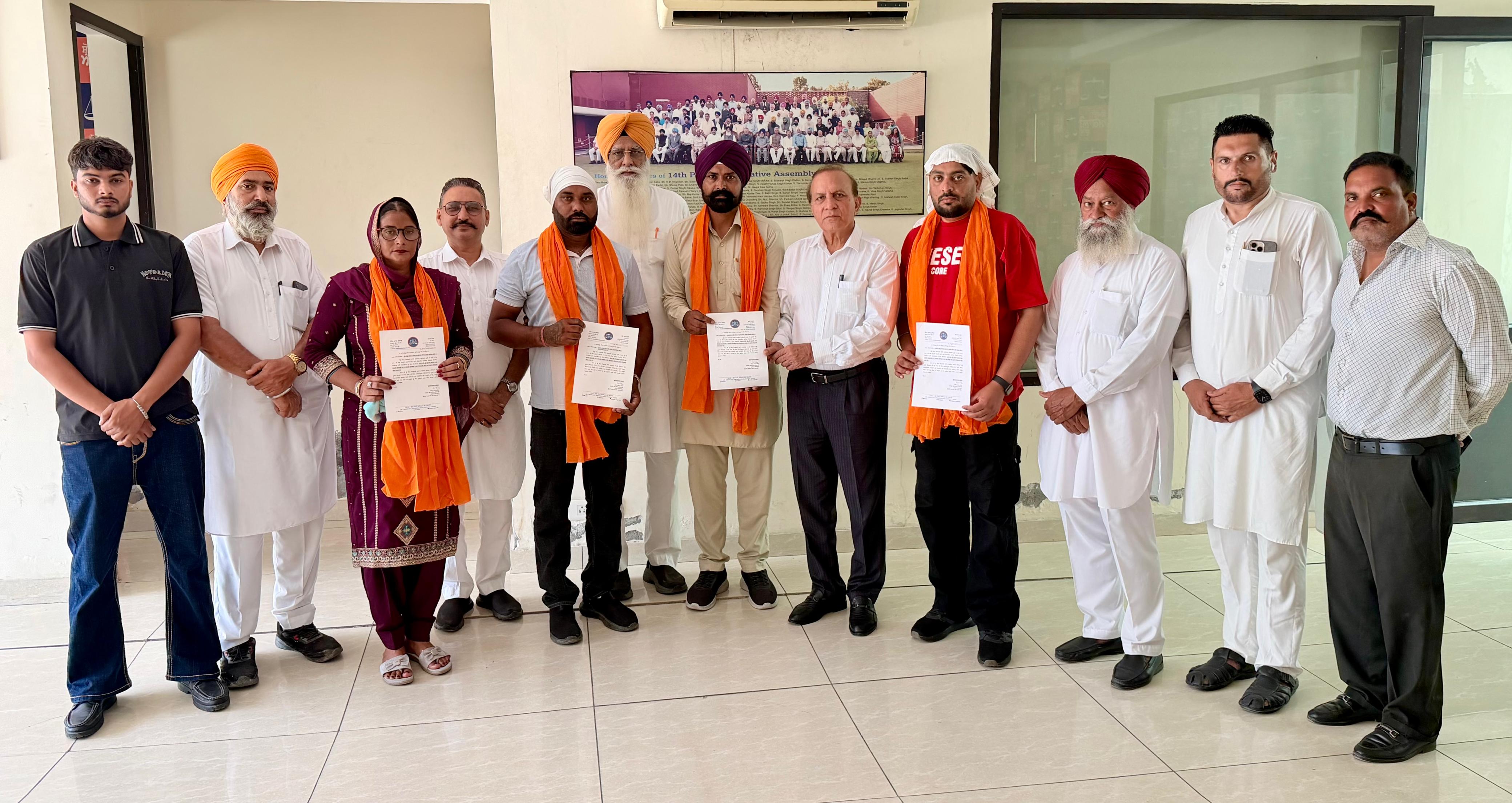 ਸਰਕਲ ਗਾਲਿਬ ਦੇ ਨਵ-ਨਿਯੁਕਤ ਅਹੁਦੇਦਾਰਾਂ ਨੂੰ ਨਿਯੁਕਤੀ ਪੱਤਰ ਭੇਂਟ