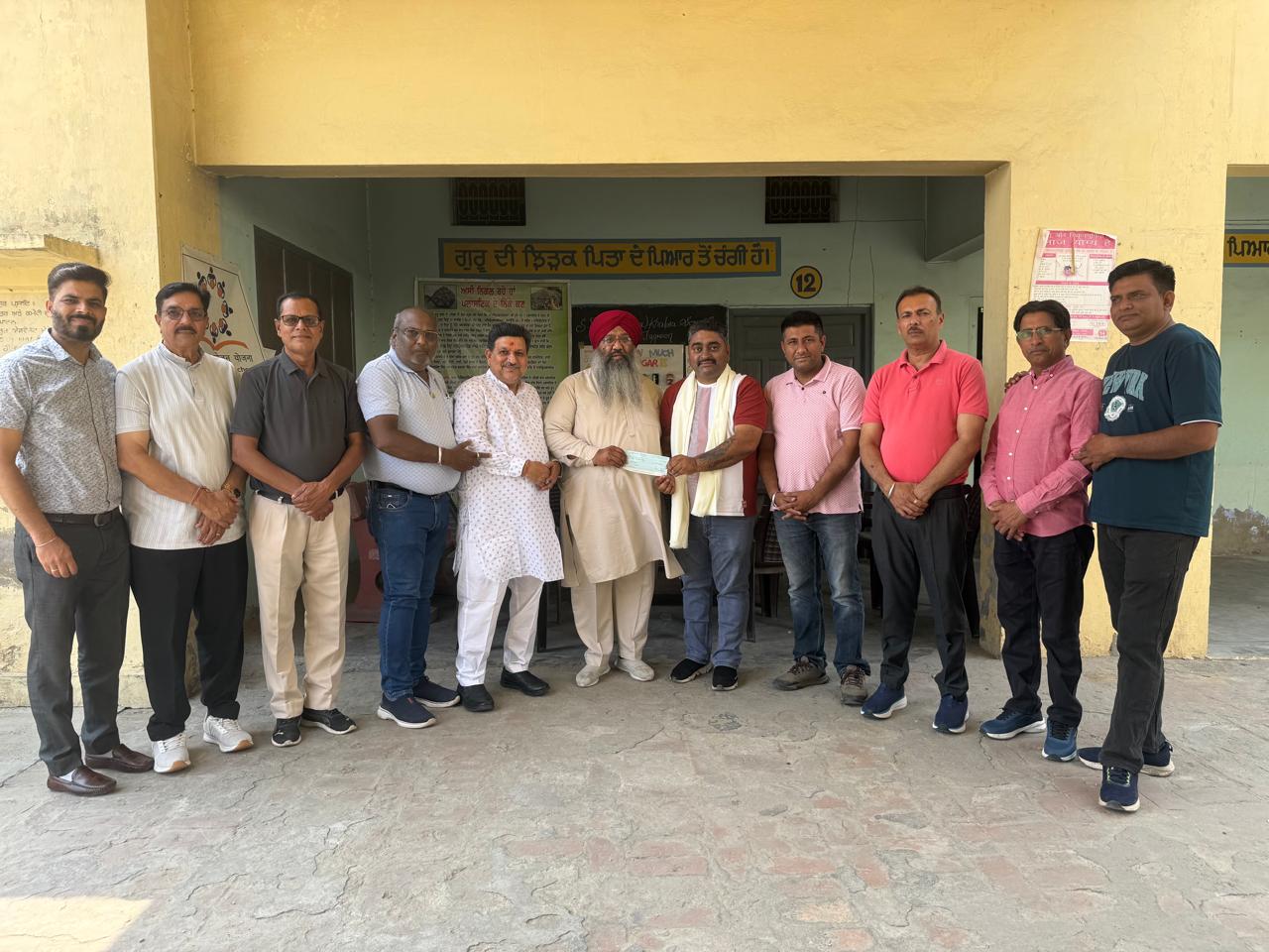 ਭਾਰਤ ਵਿਕਾਸ ਪ੍ਰੀਸ਼ਦ ਜਗਰਾਉਂ ਵੱਲੋਂ ਖ਼ਾਲਸਾ ਸਕੂਲ ਬੁਆਏ ਨੂੰ 50 ਹਜ਼ਾਰ ਰੁਪਏ ਦੀ ਸਹਾਇਤਾ ਰਾਸ਼ੀ ਭੇਟ