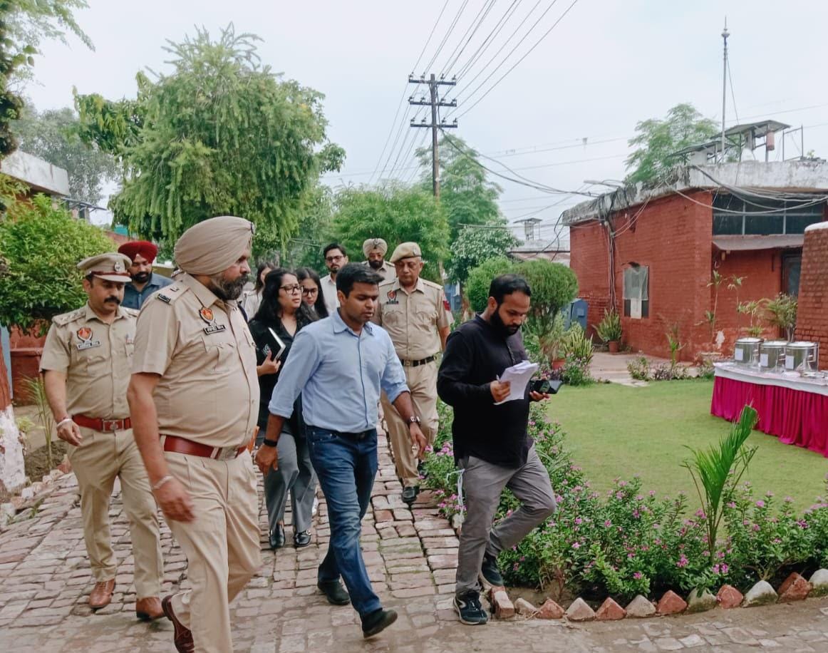 ਡੀਸੀ ਹਿਮਾਂਸ਼ੂ ਜੈਨ ਵੱਲੋਂ ਕੇਂਦਰੀ ਅਤੇ ਬੋਰਸਟਲ ਜੇਲ੍ਹ ਦਾ ਦੌਰਾ; ਕੈਦੀਆਂ ਦੀਆਂ ਸਮੱਸਿਆਵਾਂ ਸੁਣੀਆਂ