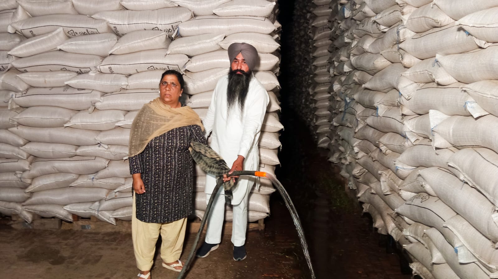 ਕਣਕ ਨੂੰ ਕਥਿਤ ਤੌਰ 'ਤੇ ਪਾਣੀ ਲਗਾਉਣ ਦੇ ਮਾਮਲੇ ਨੇ ਫੜਿਆ ਤੂਲ, ਜਾਂਚ ਲਈ ਟੀਮਾਂ ਗਠਿਤ