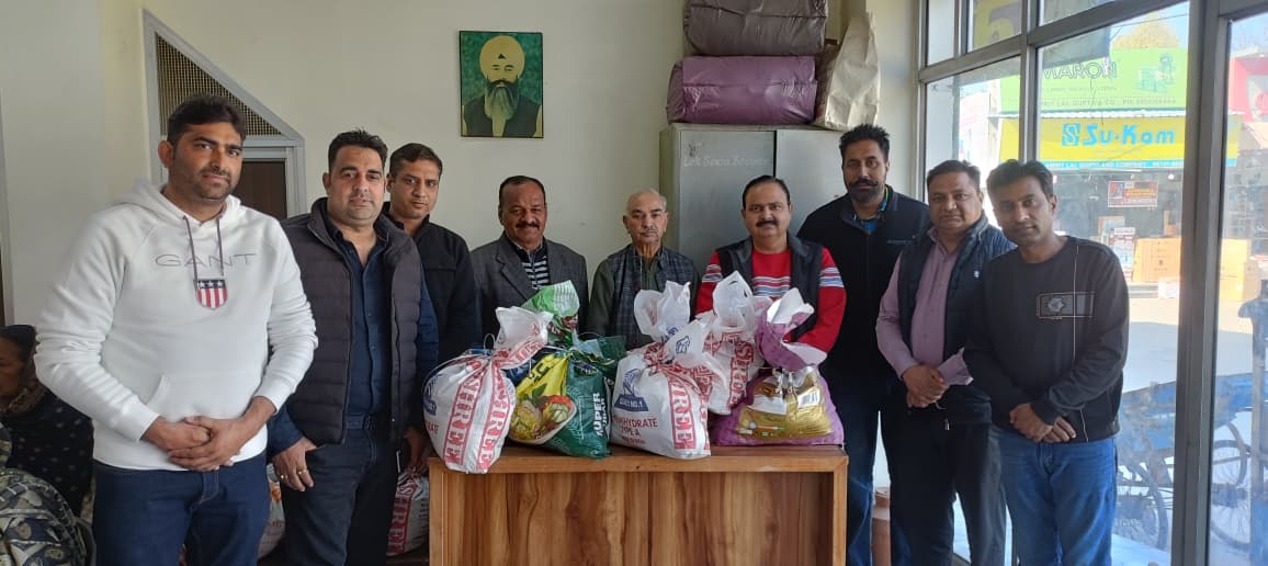 मानवता की मिसाल: 'कर भला हो भला' टीम ने 65 परिवारों को दिया राशन, 68 महीनों से अनवरत जारी है 'अन्न सेवा'