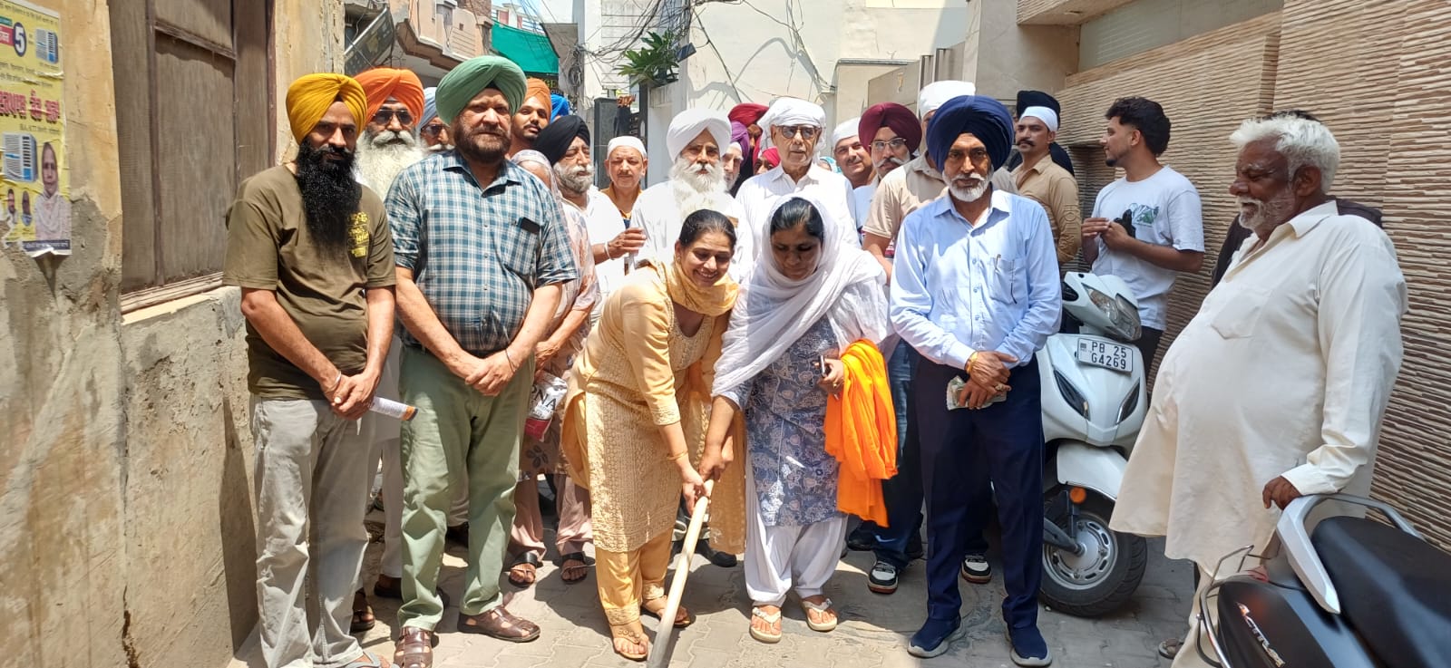 ਜਗਰਾਓਂ ਦੇ ਵਾਰਡ ਨੰਬਰ 5 ਵਿੱਚ ਕਰੀਬ 17 ਲੱਖ ਰੁਪਏ ਦੀ ਲਾਗਤ ਨਾਲ ਸੜਕ ਨਿਰਮਾਣ ਕਾਰਜ ਸ਼ੁਰੂ