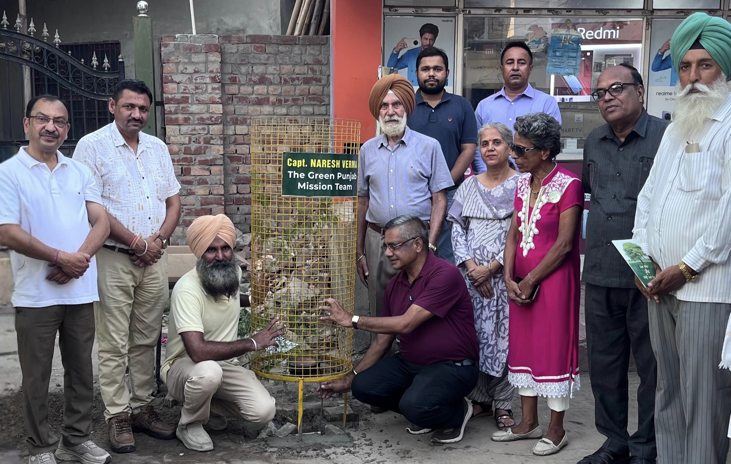 ਕੈਪਟਨ ਨਰੇਸ਼ ਵਰਮਾ ਨੇ ਜਨਮਦਿਨ ਬੂਟੇ ਲਗਾ ਕੇ ਮਨਾਇਆ