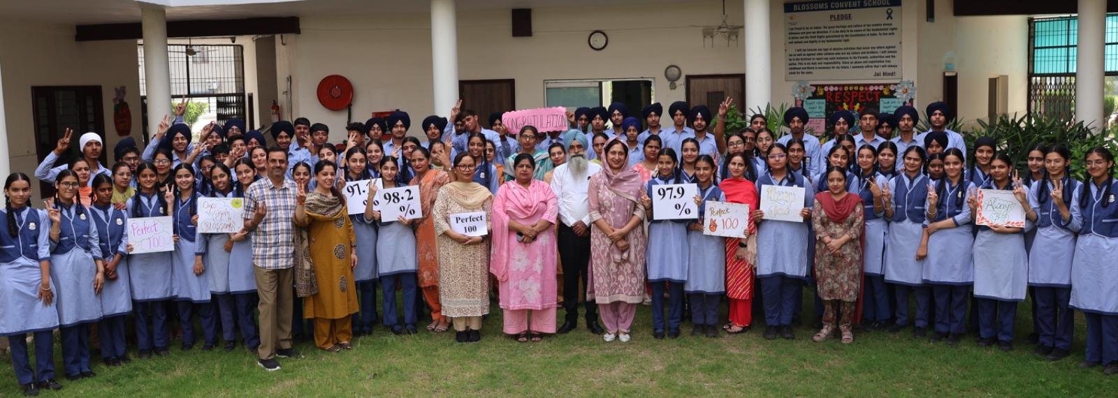 ਬਲੌਸਮਜ਼ ਦੇ ਦਸਵੀਂ ਦੇ ਨਤੀਜਿਆਂ ਨੇ ਇਕ ਵਾਰ ਫਿਰ ਕਰਵਾਈ ਬੱਲੇ-ਬੱਲੇ ਤੇ ਰੁਤਬਾ ਰੱਖਿਆ ਕਾਇਮ